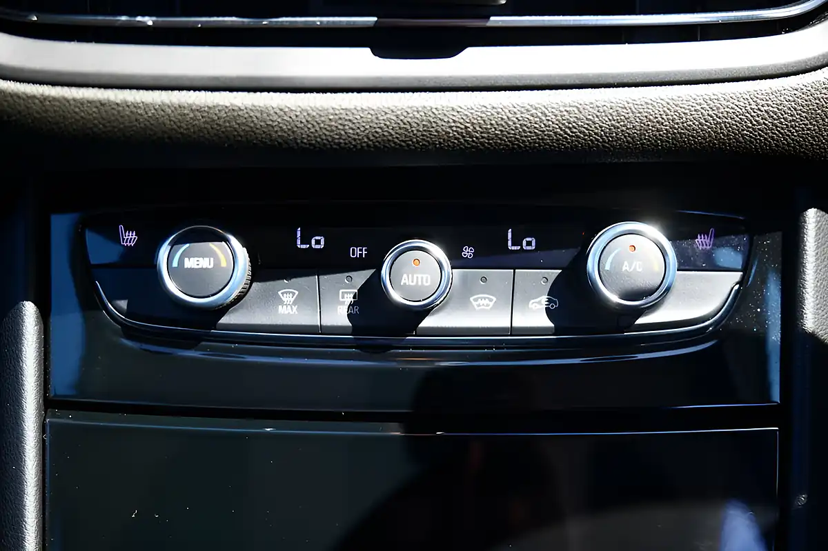 Used 2022 Vauxhall Grandland Elite Blue - Interior and Exterior details 12
