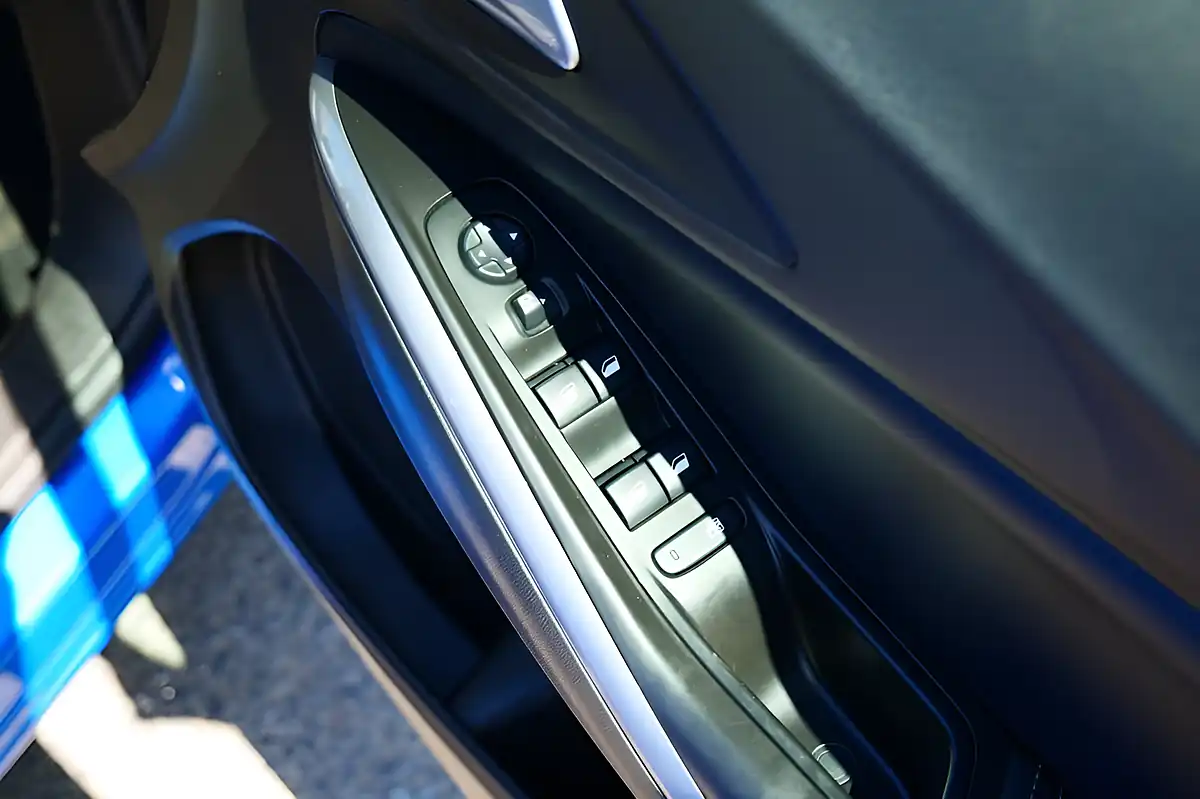 Used 2022 Vauxhall Grandland Elite Blue - Interior and Exterior details 14
