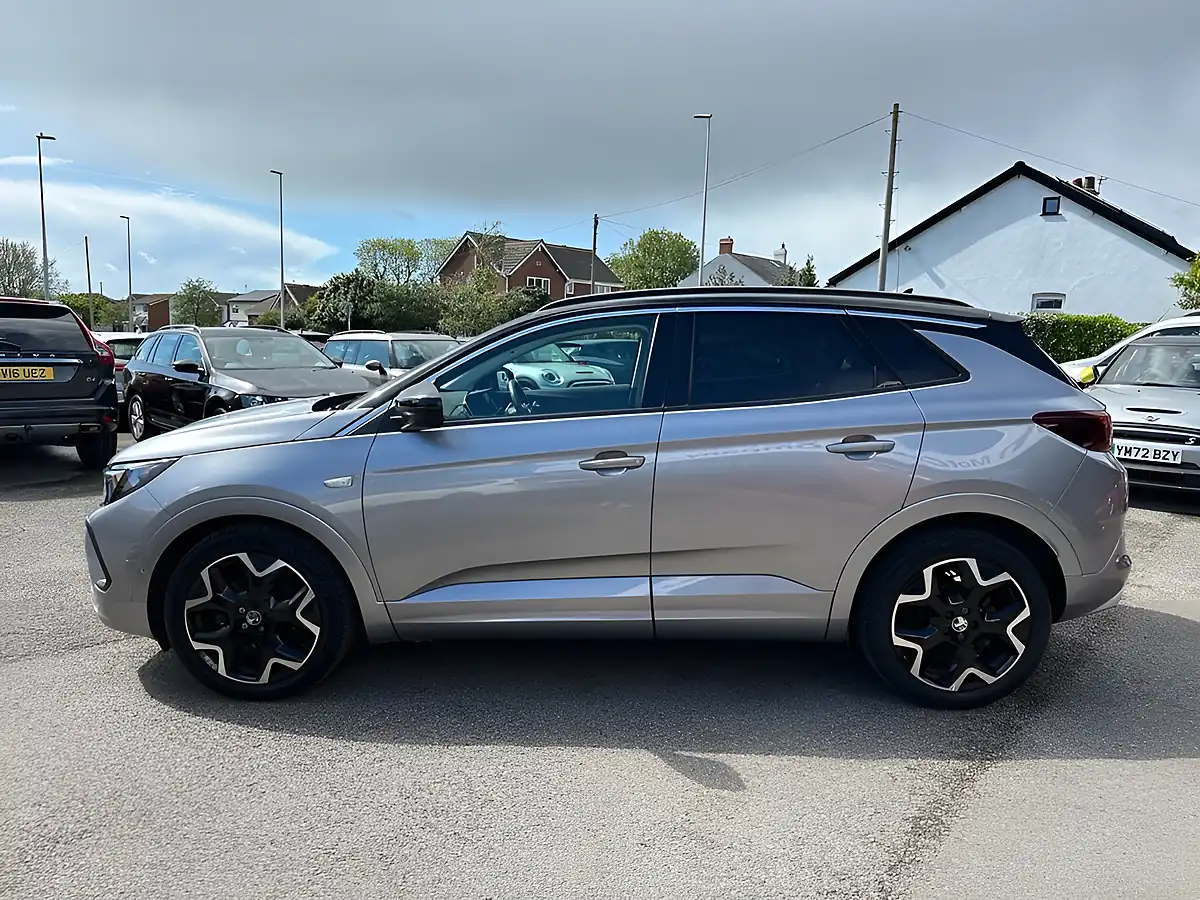 Used 2022 Vauxhall Grandland Elite Grey - Interior and Exterior details 4