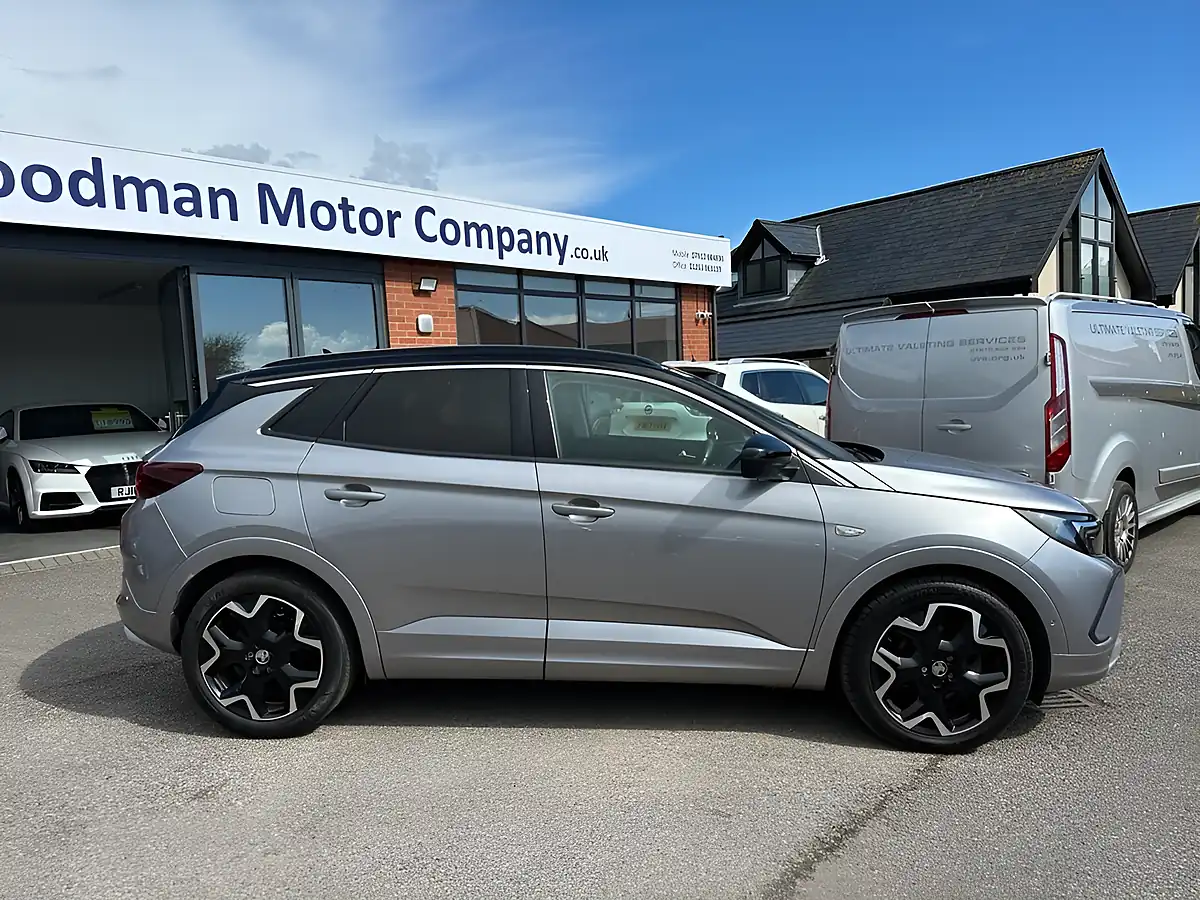 Used 2022 Vauxhall Grandland Elite Grey - Interior and Exterior details 8
