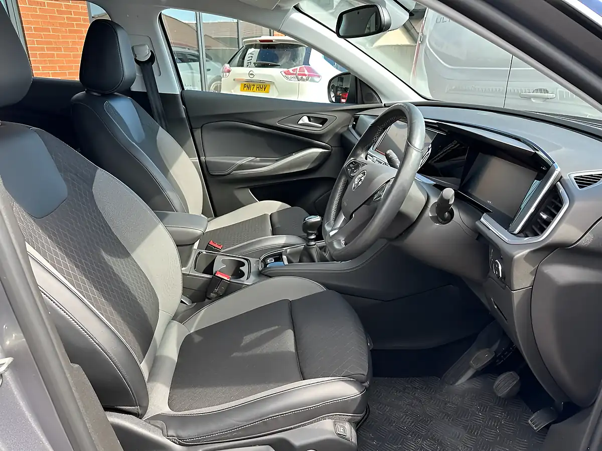 Used 2022 Vauxhall Grandland Elite Grey - Interior and Exterior details 9