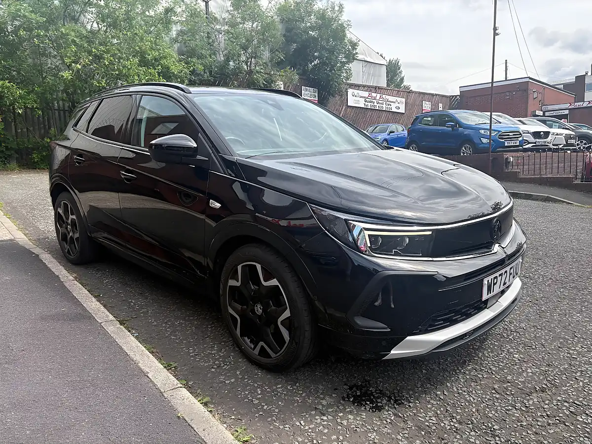 Used 2022 Vauxhall Grandland Ultimate Black - Front View