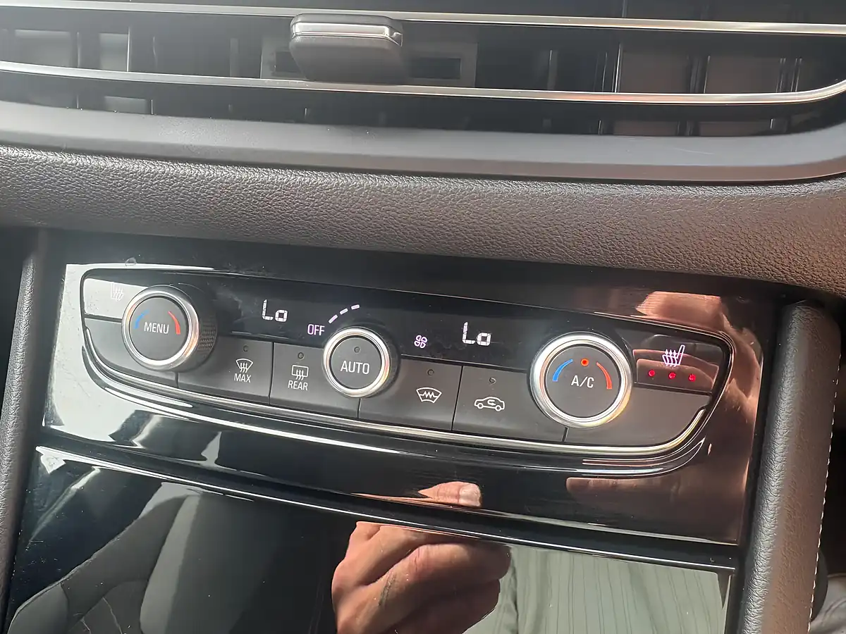 Used 2022 Vauxhall Grandland Ultimate Black - Interior and Exterior details 17