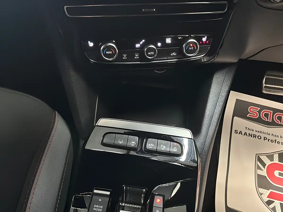 Used 2022 Vauxhall Mokka Electric Sri Premium White - Interior and Exterior details 13