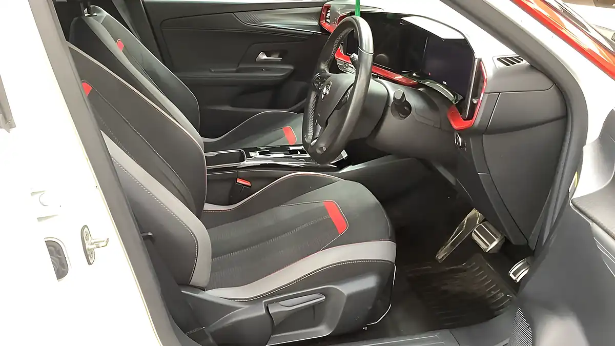 Used 2022 Vauxhall Mokka Electric Sri Premium White - Interior and Exterior details 12