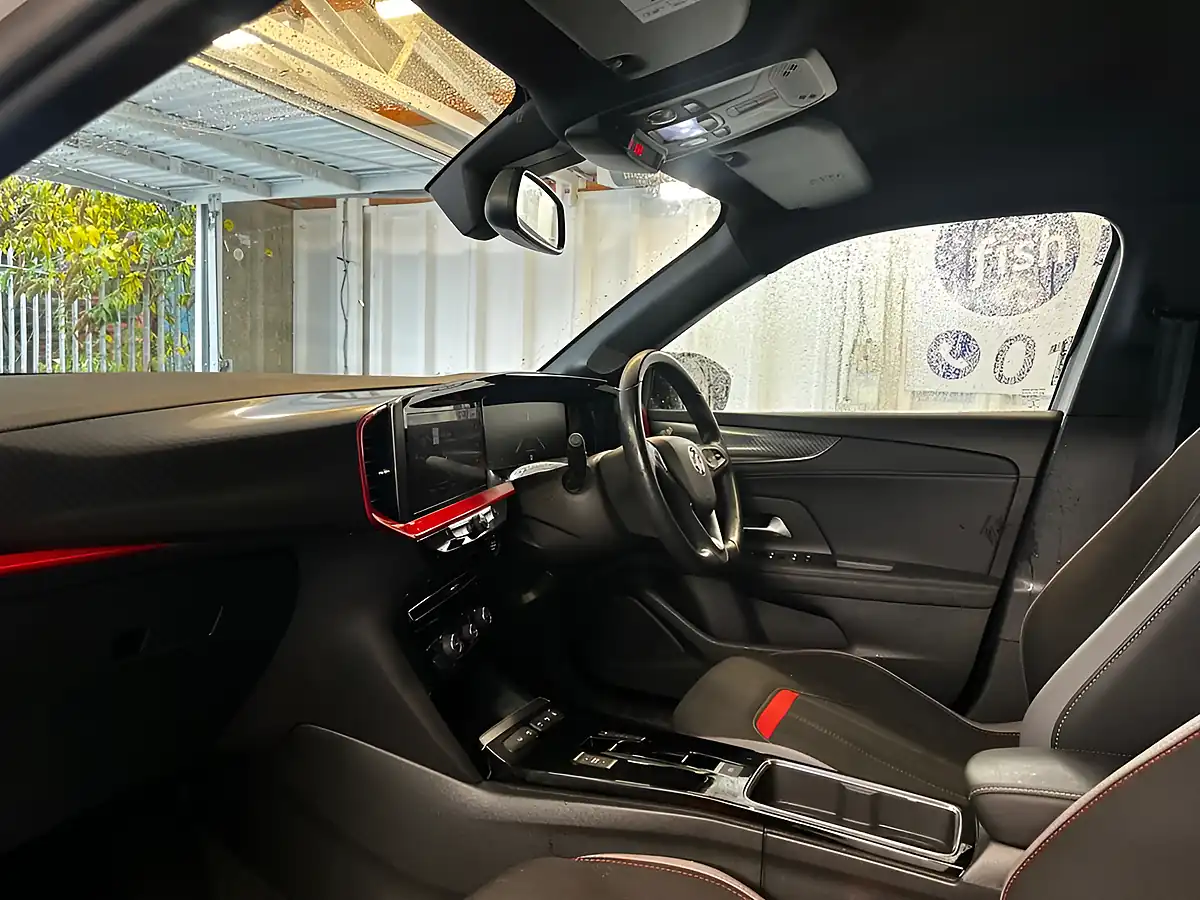 Used 2022 Vauxhall Mokka Electric Sri Premium White - Interior and Exterior details 16