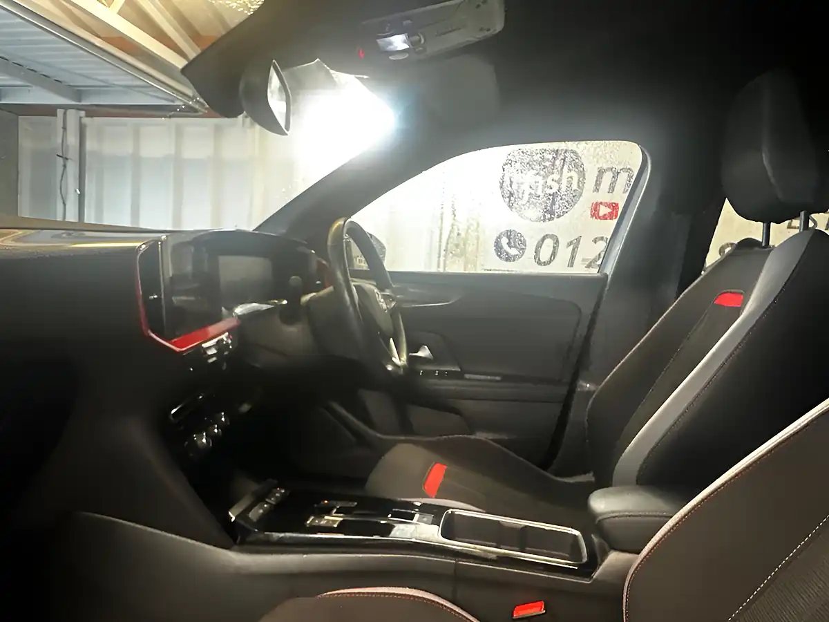 Used 2022 Vauxhall Mokka Electric Sri Premium White - Interior and Exterior details 17