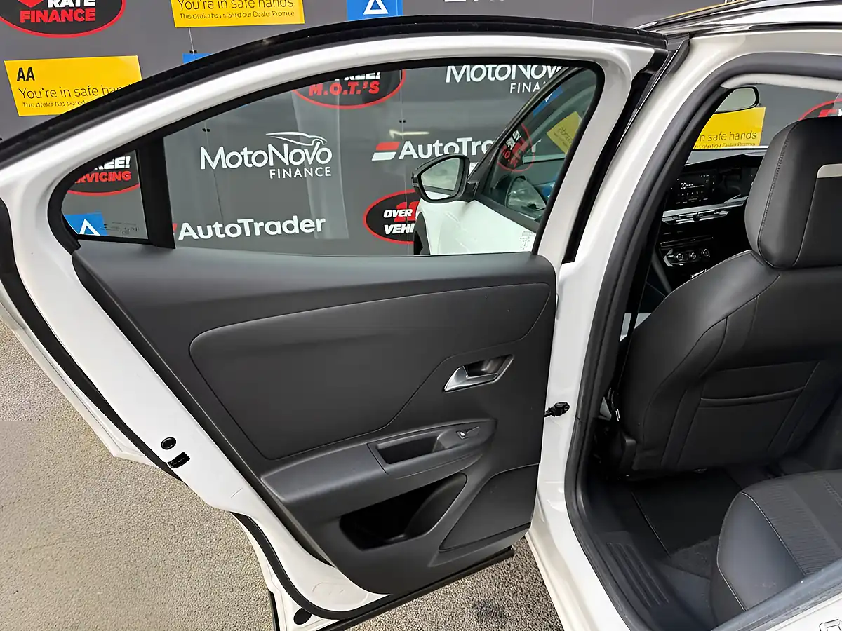 Used 2022 Vauxhall Mokka Elite Edition White - Interior and Exterior details 16