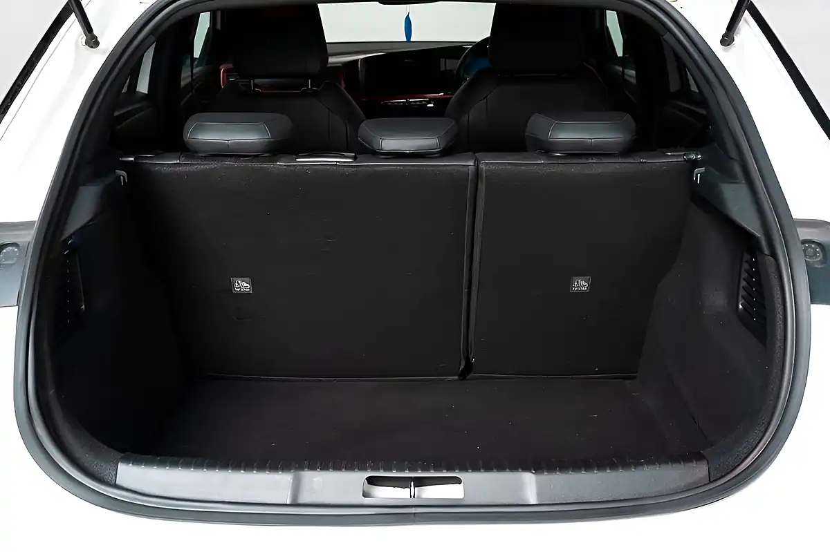 Used 2022 Vauxhall Mokka Gs Line White - Interior and Exterior details 16