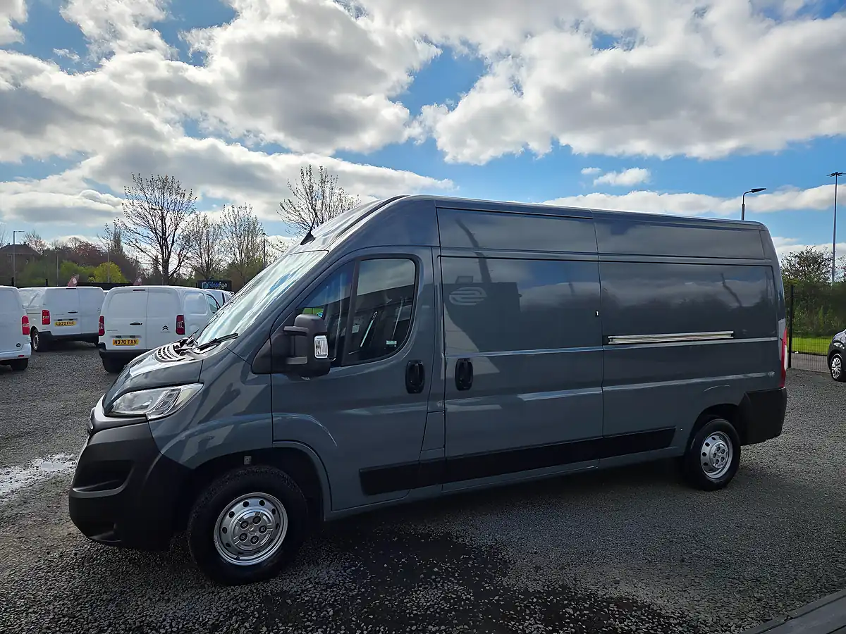 Used 2022 Vauxhall Movano 3500 Biturbo Edition L3 H2 Grey - Interior and Exterior details 7