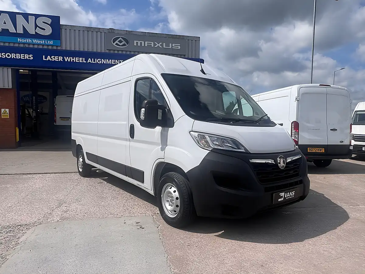 Used 2022 Vauxhall Movano Dynamic Kaolin White (brilliant) - Front View