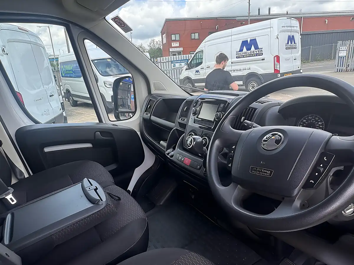 Used 2022 Vauxhall Movano Dynamic Kaolin White (brilliant) - Interior and Exterior details 10
