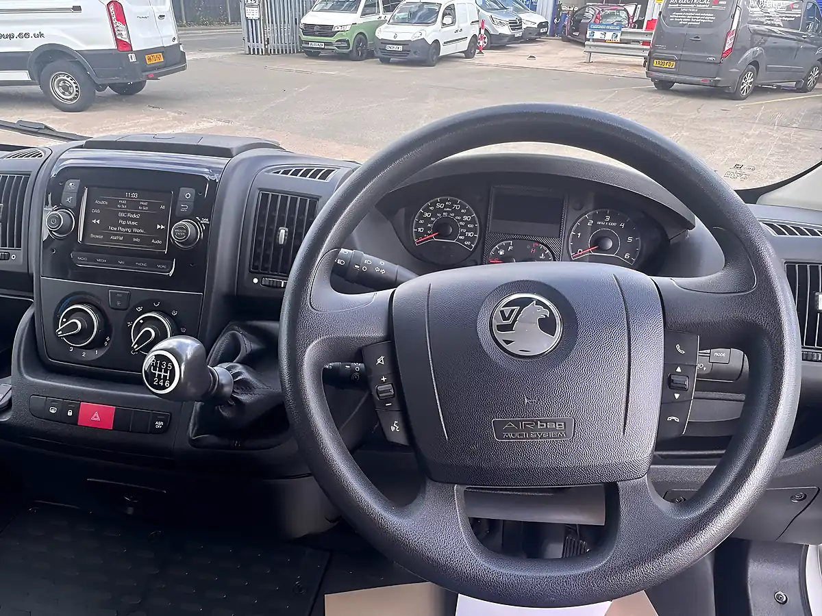 Used 2022 Vauxhall Movano Dynamic Kaolin White (brilliant) - Interior and Exterior details 9