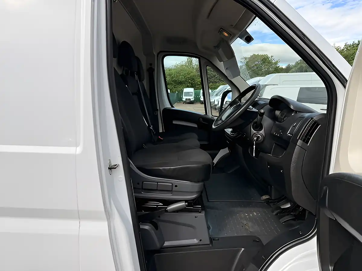 Used 2022 Vauxhall Movano Dynamic L2 H2 Mwb Medium Roof White - Interior and Exterior details 16