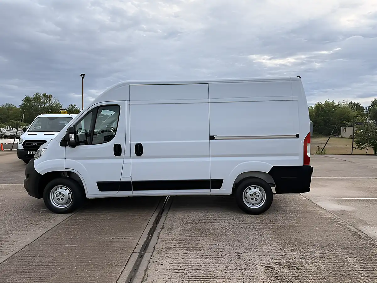 Used 2022 Vauxhall Movano Dynamic L2 H2 Mwb Medium Roof White - Interior and Exterior details 7