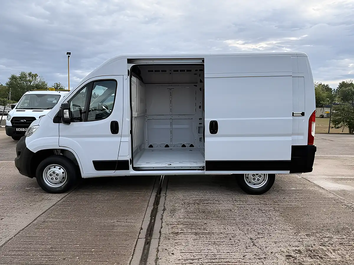 Used 2022 Vauxhall Movano Dynamic L2 H2 Mwb Medium Roof White - Interior and Exterior details 8