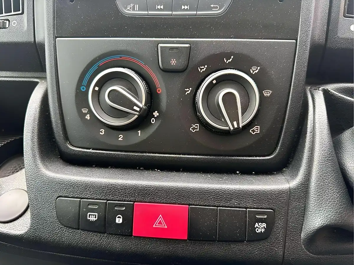 Used 2022 Vauxhall Movano Edition White - Interior and Exterior details 11