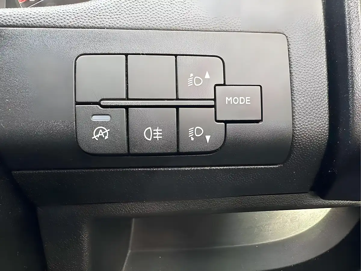 Used 2022 Vauxhall Movano Edition White - Interior and Exterior details 12