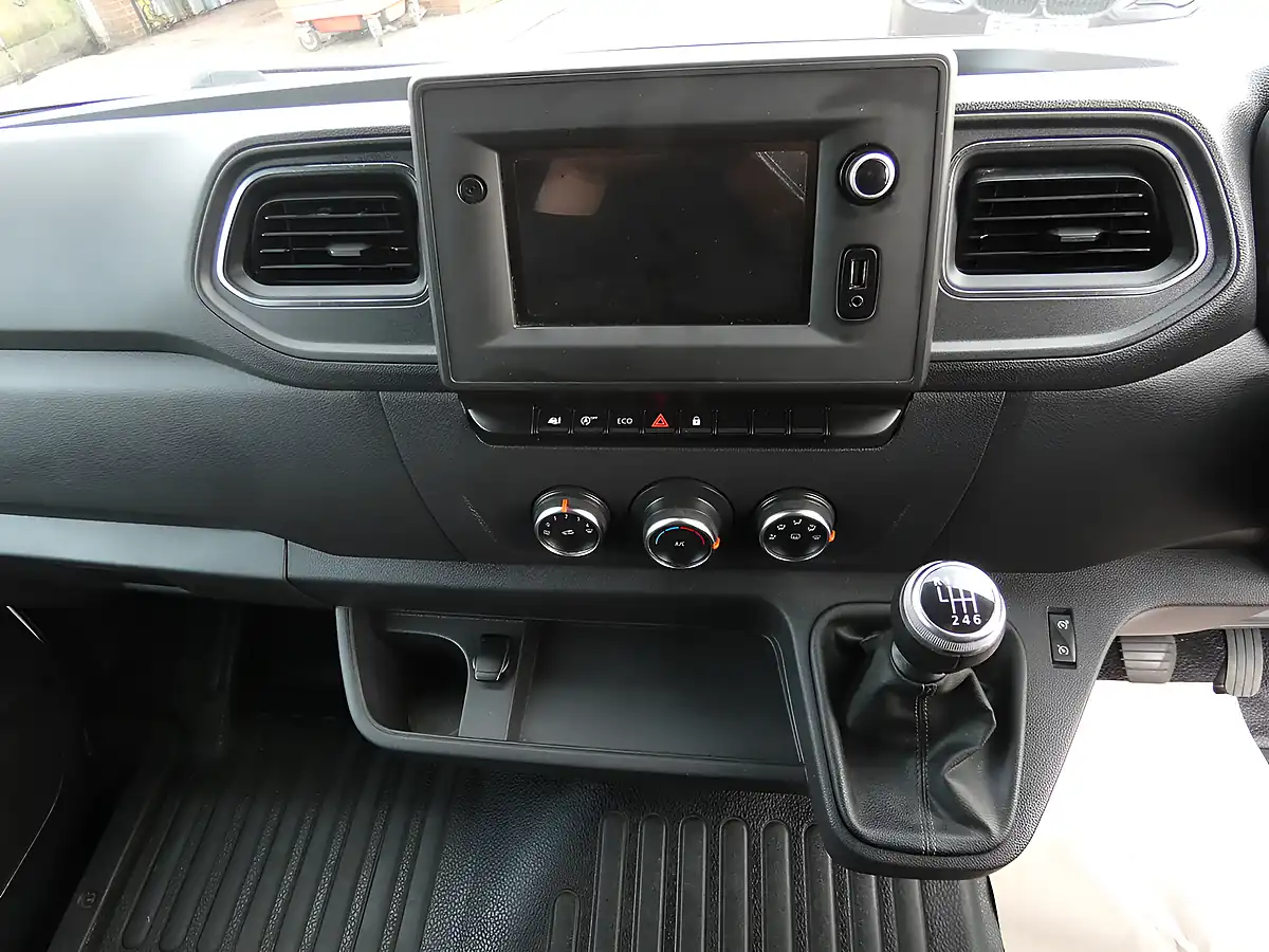 Used 2022 Vauxhall Movano Platform Cab Low Loader White - Interior and Exterior details 8
