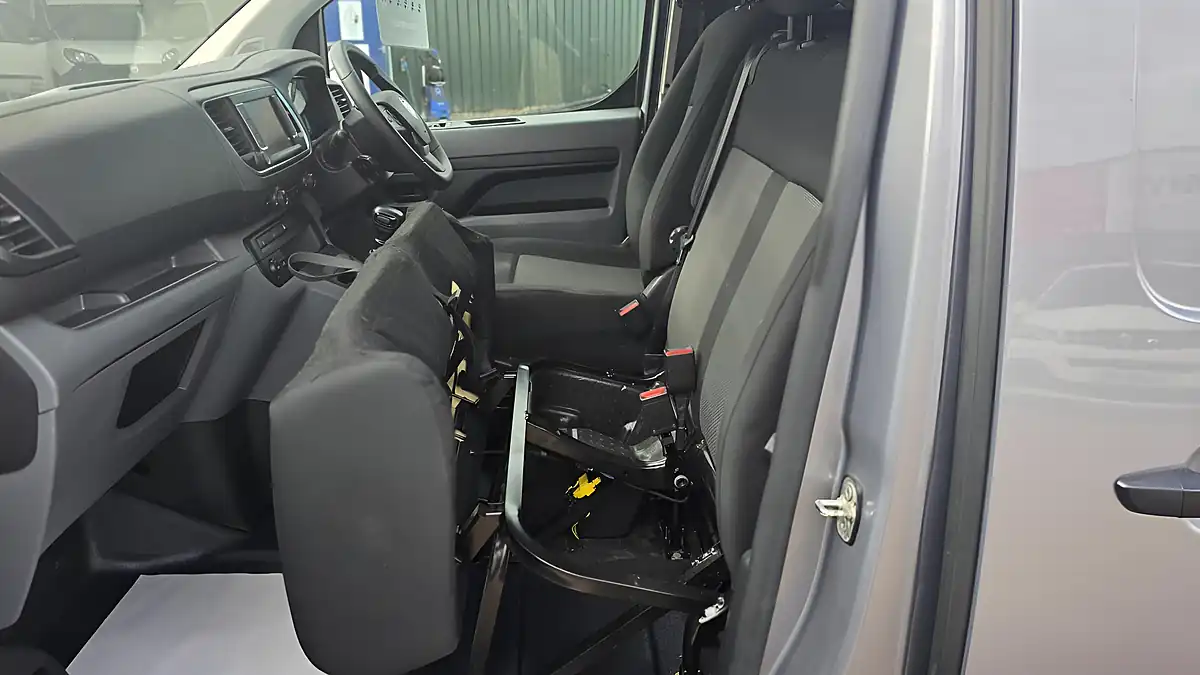 Used 2022 Vauxhall Vivaro Dynamic Grey - Interior and Exterior details 17