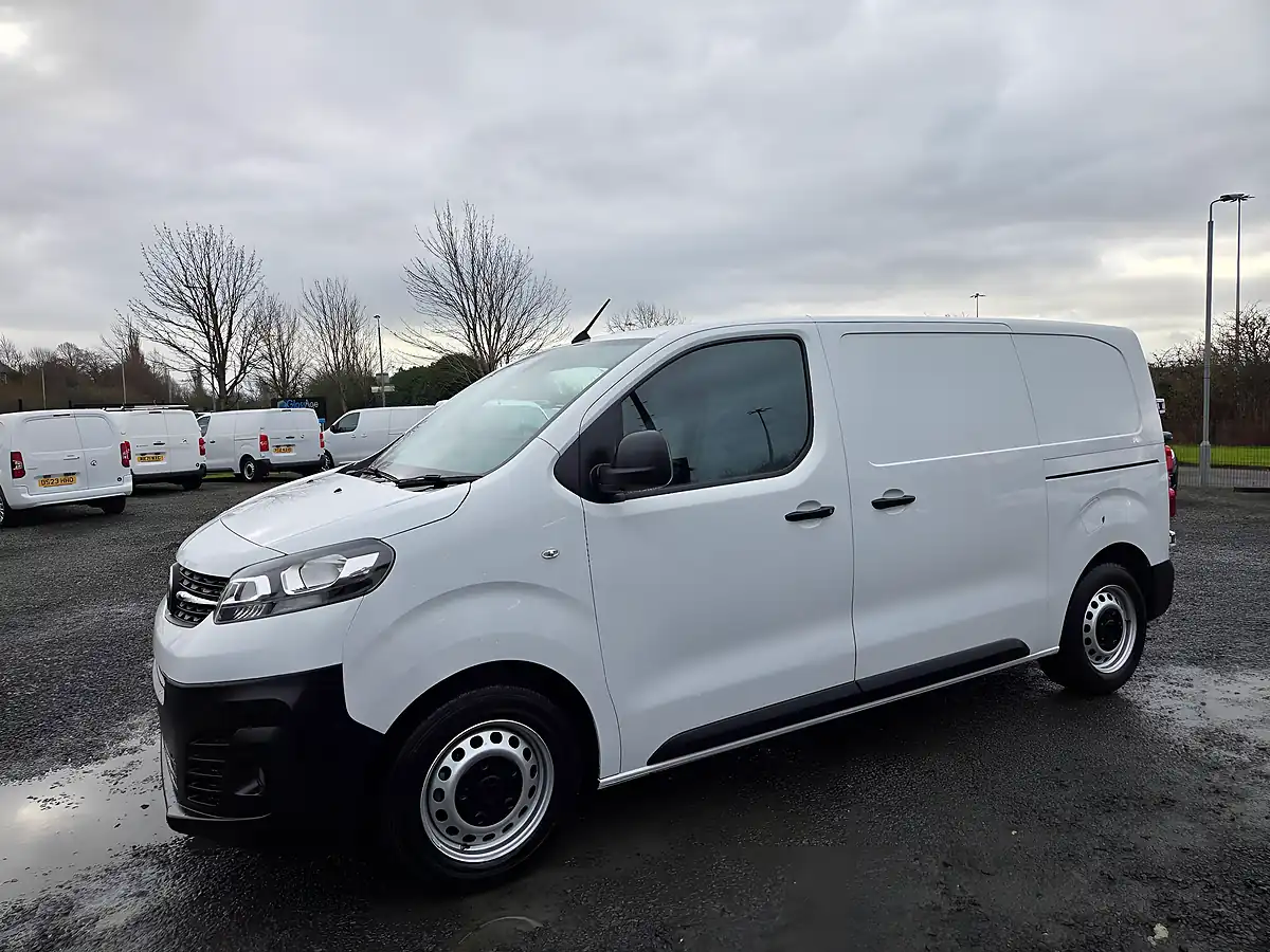Used 2022 Vauxhall Vivaro Dynamic L1 H1 White - Interior and Exterior details 10