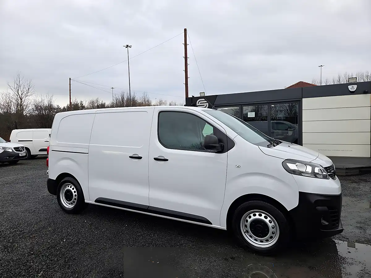 Used 2022 Vauxhall Vivaro Dynamic L1 H1 White - Interior and Exterior details 2