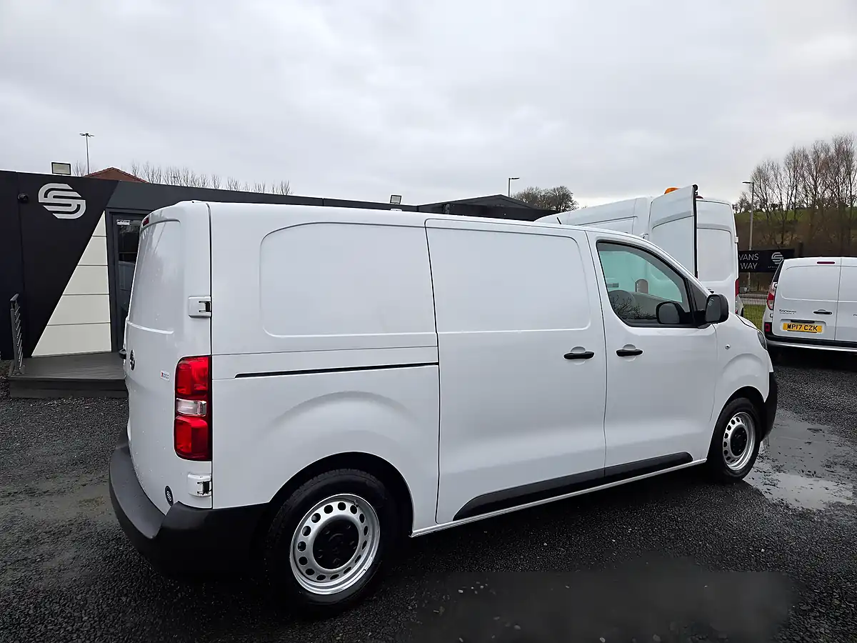 Used 2022 Vauxhall Vivaro Dynamic L1 H1 White - Interior and Exterior details 7