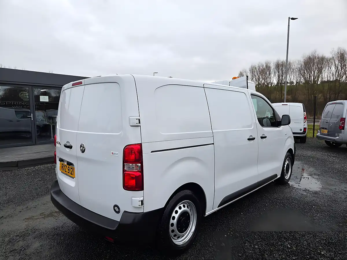 Used 2022 Vauxhall Vivaro Dynamic L1 H1 White - Interior and Exterior details 8
