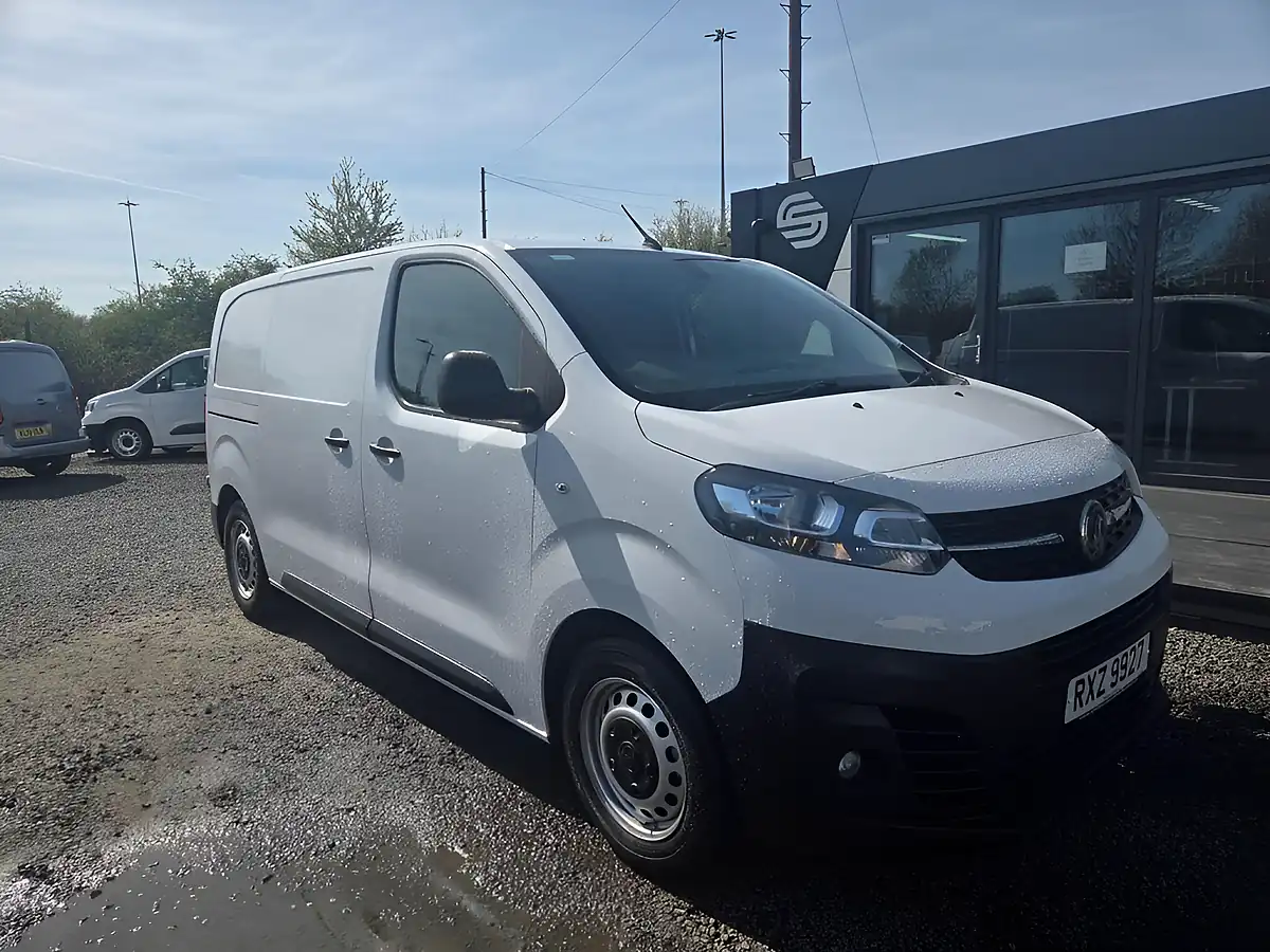 Used 2022 Vauxhall Vivaro Dynamic L1 H1 White - Front View