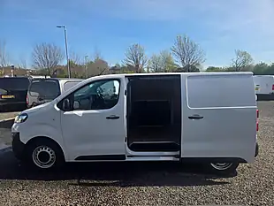 Used 2022 Vauxhall Vivaro Dynamic L1 H1 White - Interior and Exterior details 13