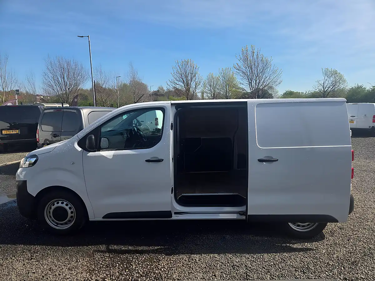Used 2022 Vauxhall Vivaro Dynamic L1 H1 White - Interior and Exterior details 13