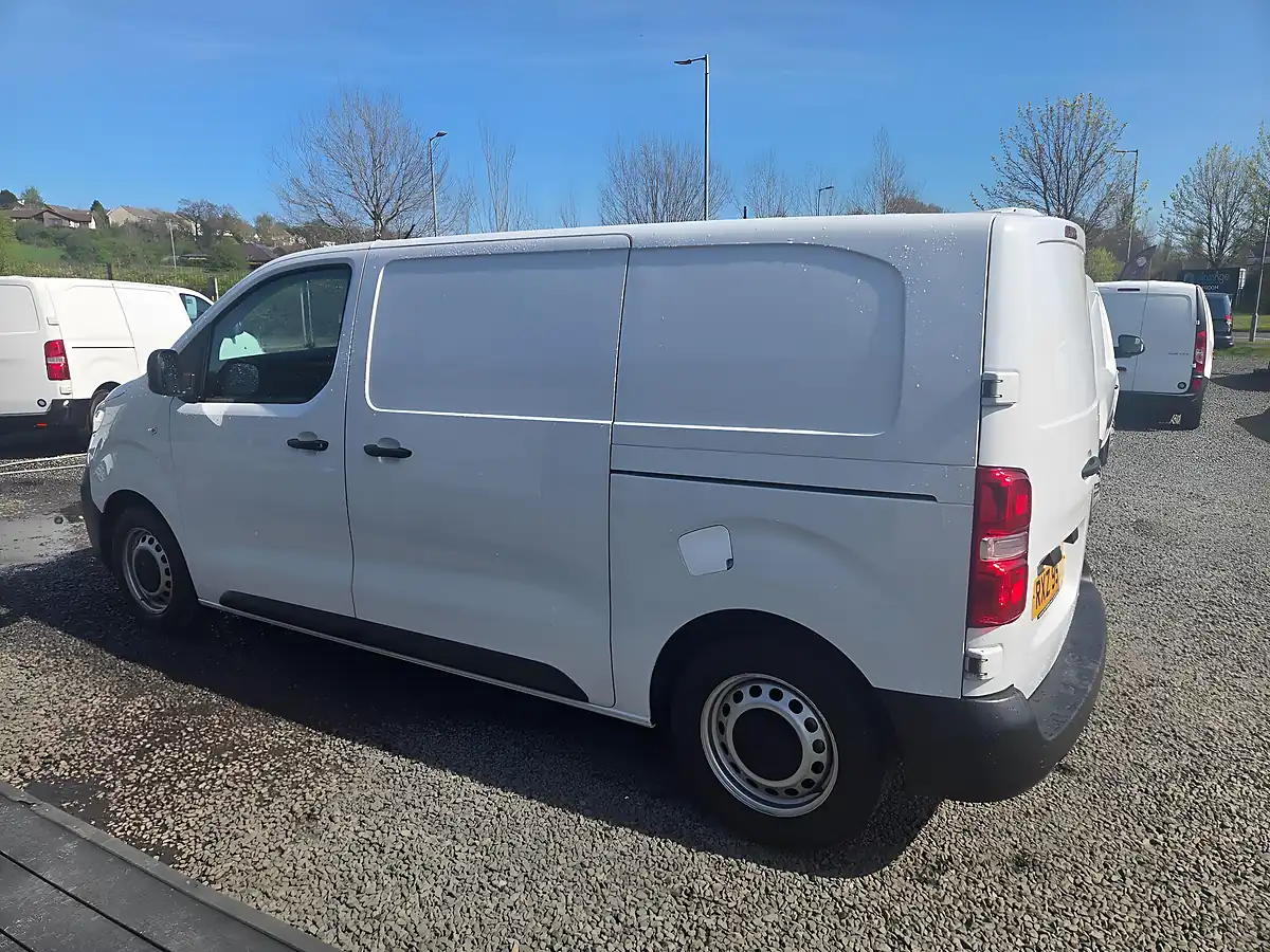 Used 2022 Vauxhall Vivaro Dynamic L1 H1 White - Interior and Exterior details 16