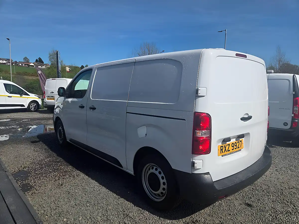 Used 2022 Vauxhall Vivaro Dynamic L1 H1 White - Interior and Exterior details 17