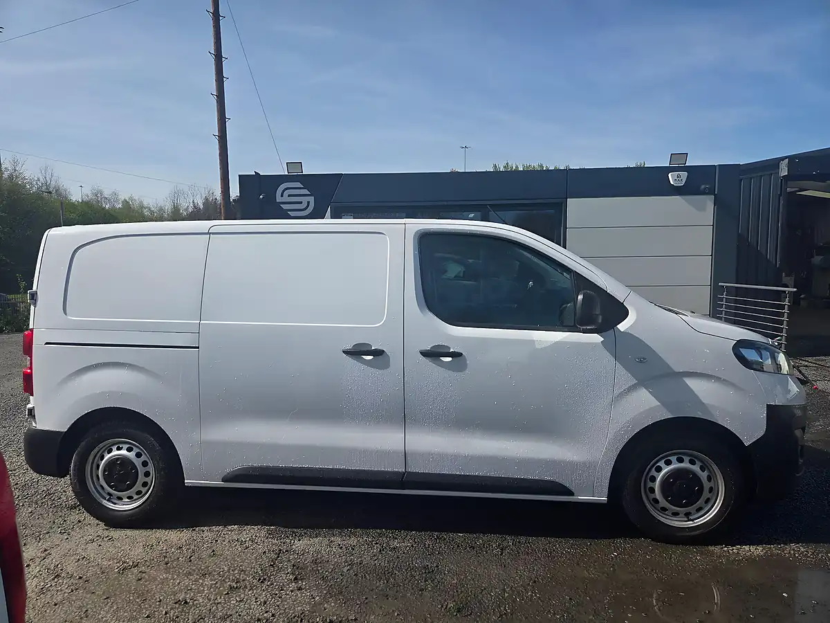Used 2022 Vauxhall Vivaro Dynamic L1 H1 White - Interior and Exterior details 3