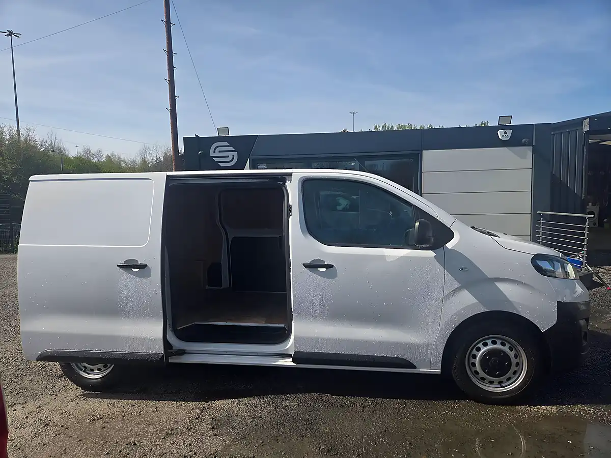 Used 2022 Vauxhall Vivaro Dynamic L1 H1 White - Interior and Exterior details 4