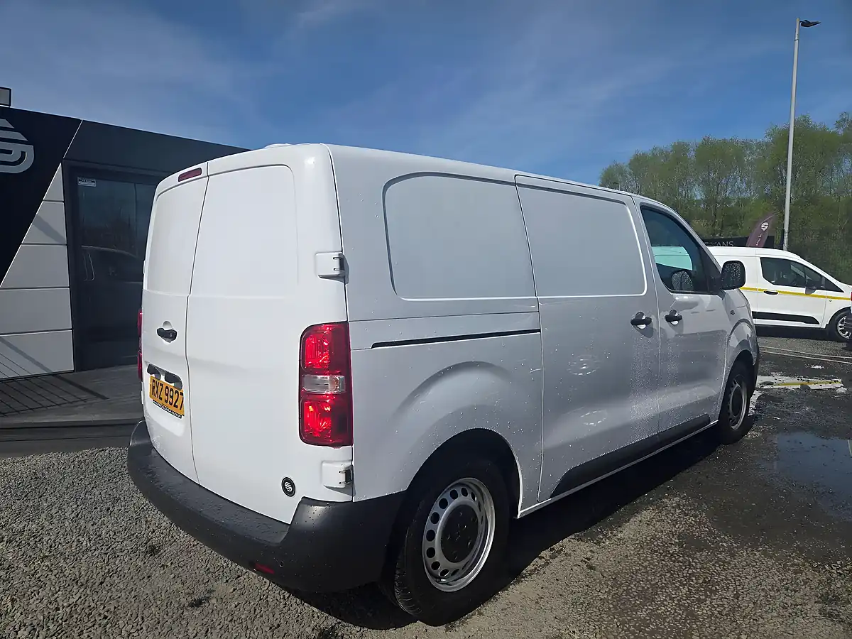 Used 2022 Vauxhall Vivaro Dynamic L1 H1 White - Interior and Exterior details 8