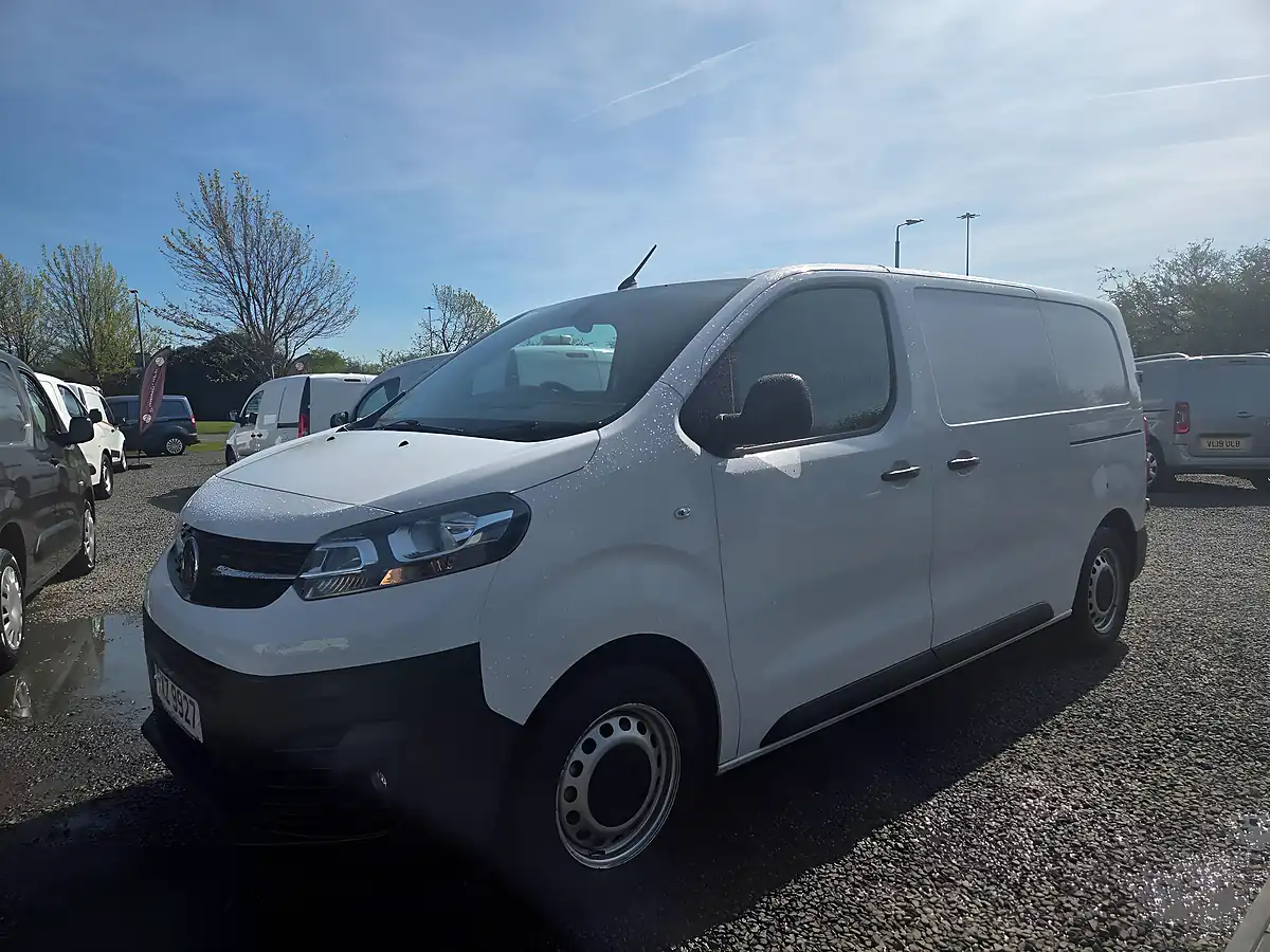 Used 2022 Vauxhall Vivaro Dynamic L1 H1 White - Interior and Exterior details 9