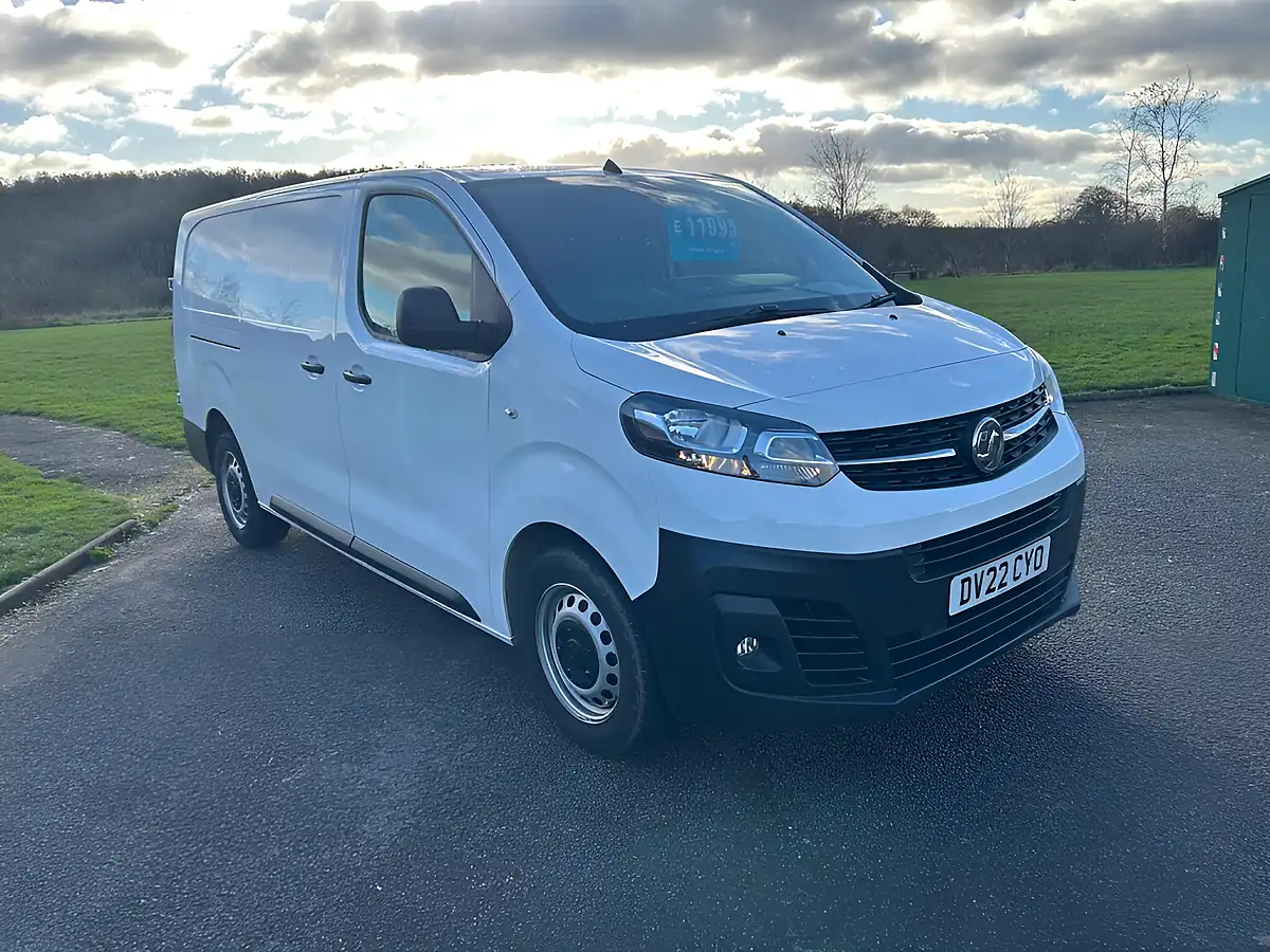Used 2022 Vauxhall Vivaro Dynamic L2 H1 White - Front View
