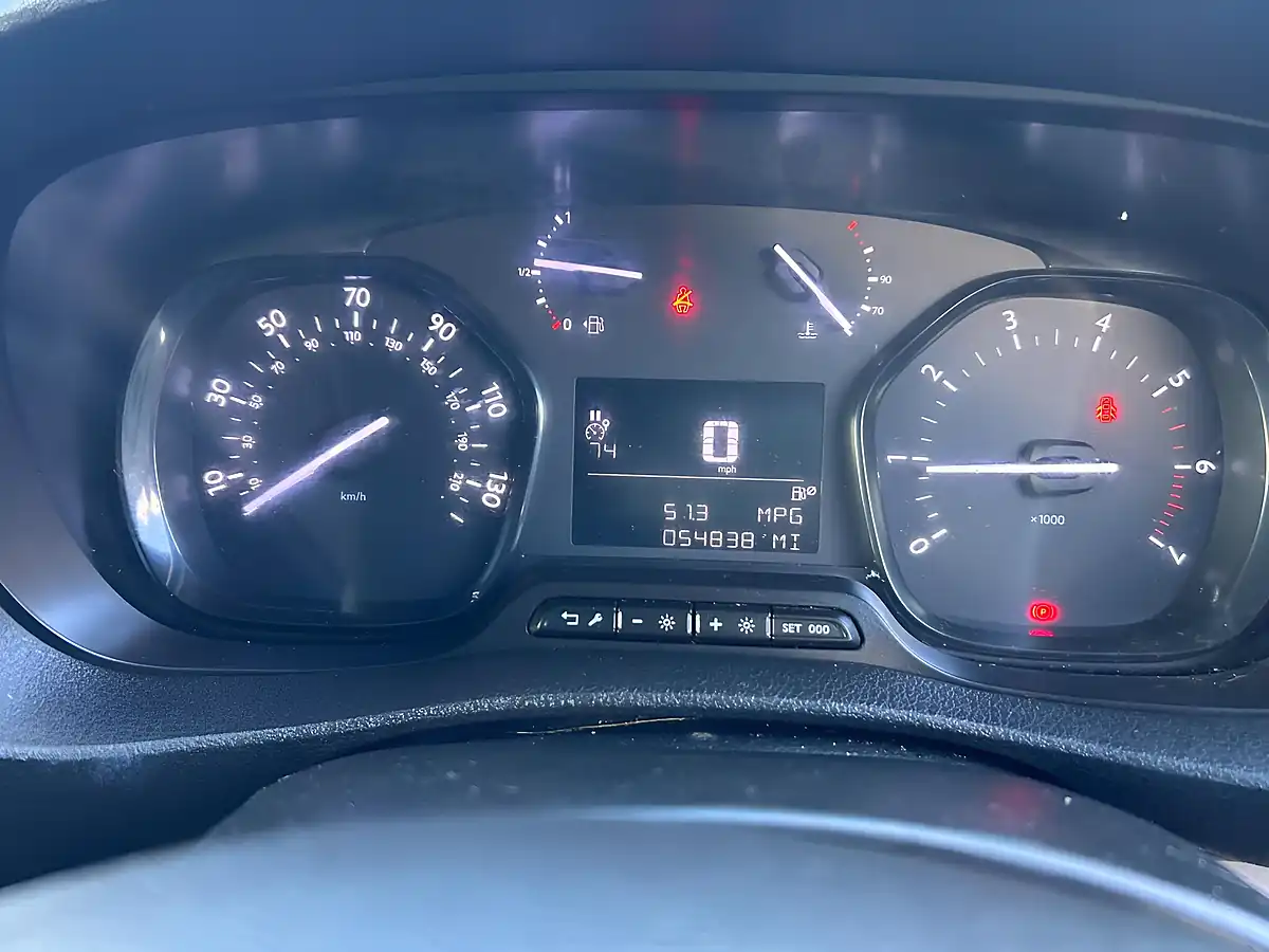 Used 2022 Vauxhall Vivaro Dynamic L2 H1 White - Interior and Exterior details 11