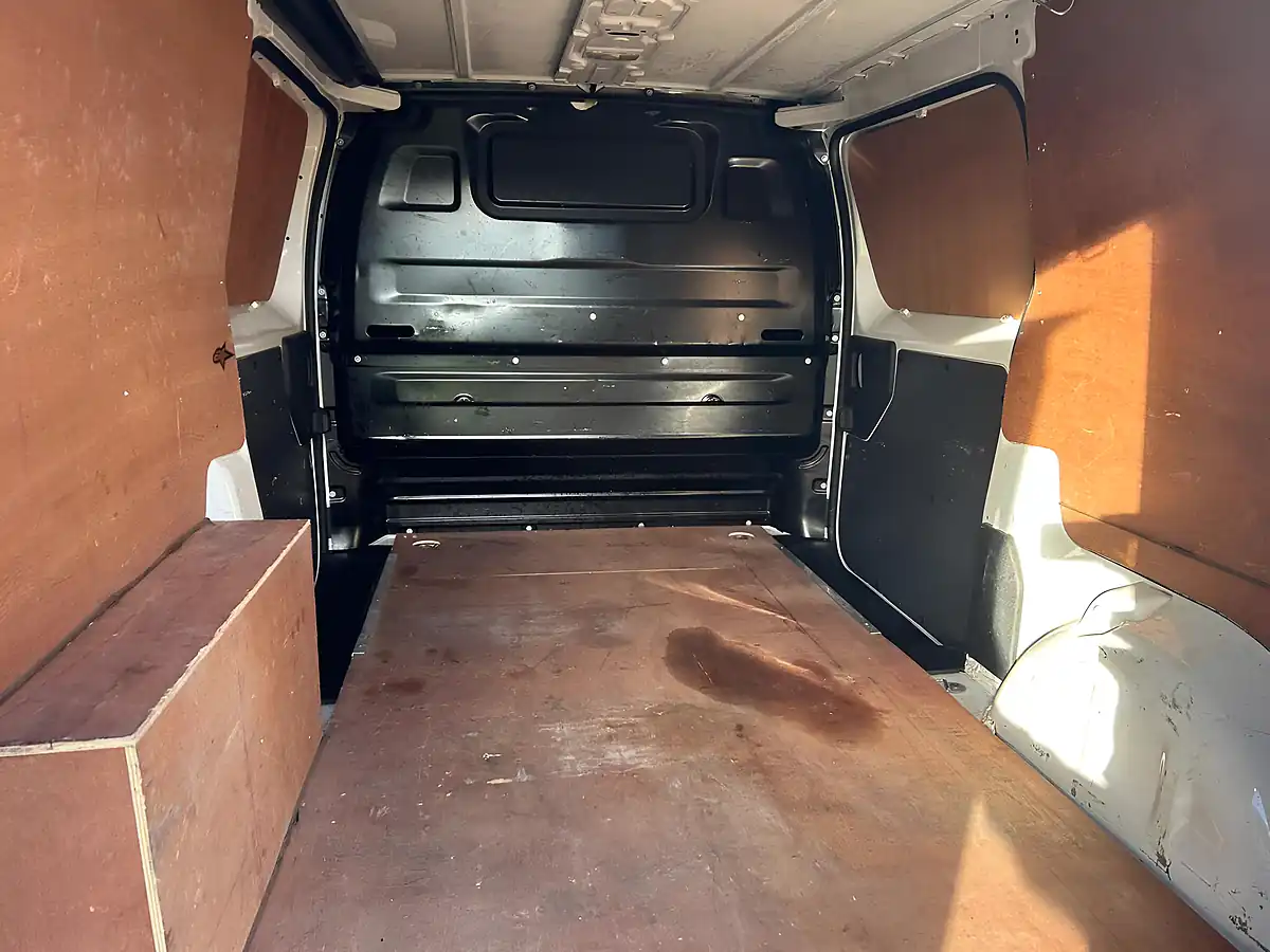 Used 2022 Vauxhall Vivaro Dynamic L2 H1 White - Interior and Exterior details 8