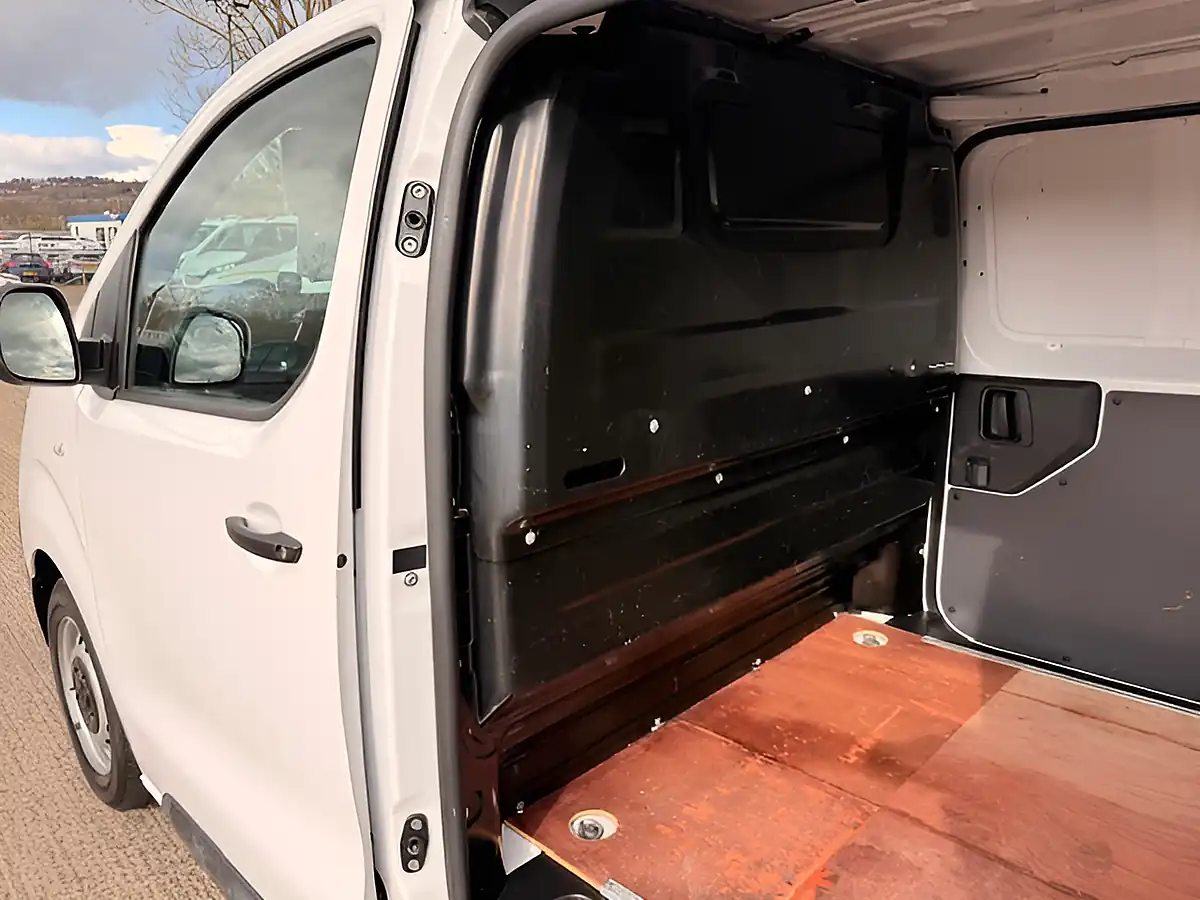 Used 2022 Vauxhall Vivaro Dynamic Lwb L2 H1 White - Interior and Exterior details 11