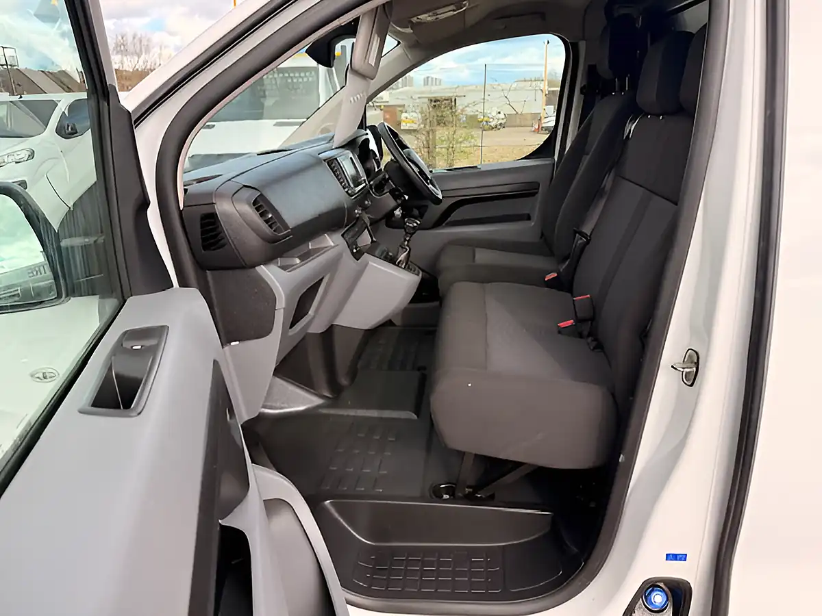 Used 2022 Vauxhall Vivaro Dynamic Lwb L2 H1 White - Interior and Exterior details 15