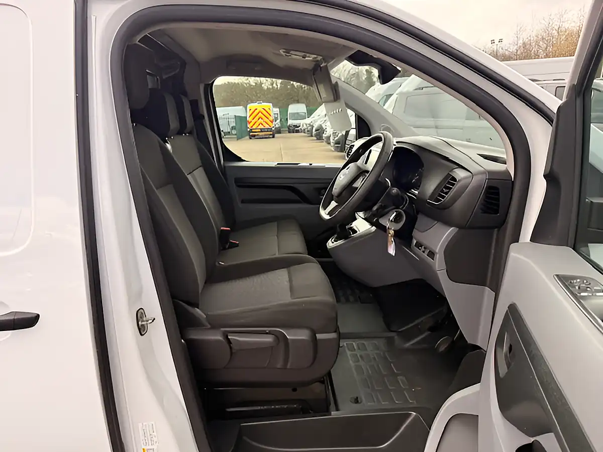 Used 2022 Vauxhall Vivaro Dynamic Lwb L2 H1 White - Interior and Exterior details 17