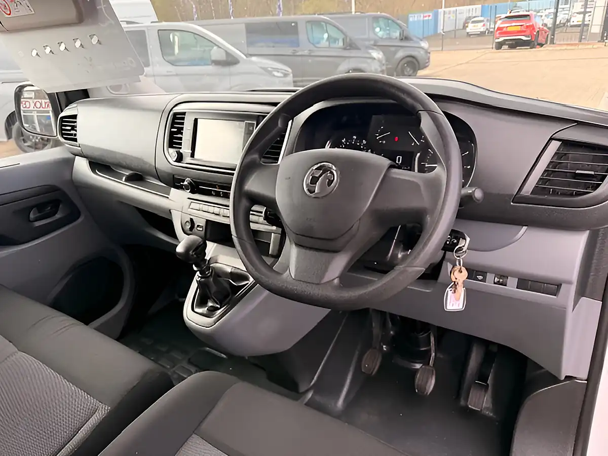 Used 2022 Vauxhall Vivaro Dynamic Lwb L2 H1 White - Interior and Exterior details 18