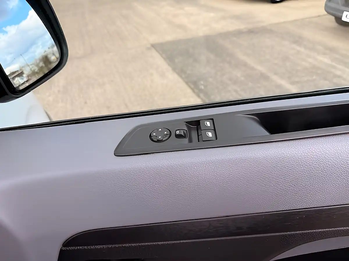 Used 2022 Vauxhall Vivaro Dynamic Lwb L2 H1 White - Interior and Exterior details 19