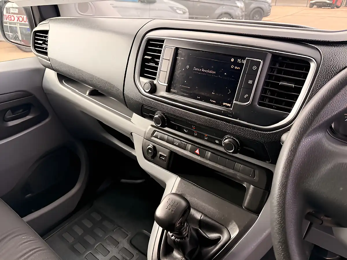 Used 2022 Vauxhall Vivaro Dynamic Lwb L2 H1 White - Interior and Exterior details 20