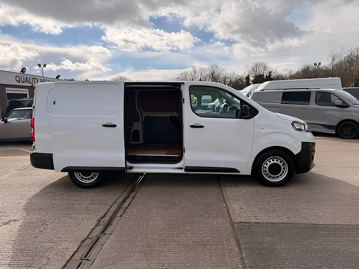 Used 2022 Vauxhall Vivaro Dynamic Lwb L2 H1 White - Interior and Exterior details 3