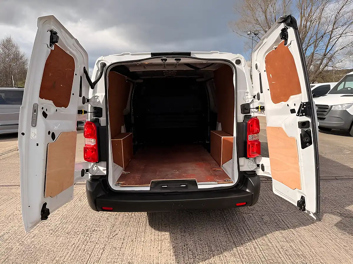 Used 2022 Vauxhall Vivaro Dynamic Lwb L2 H1 White - Interior and Exterior details 6