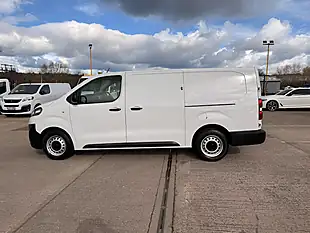Used 2022 Vauxhall Vivaro Dynamic Lwb L2 H1 White - Interior and Exterior details 8