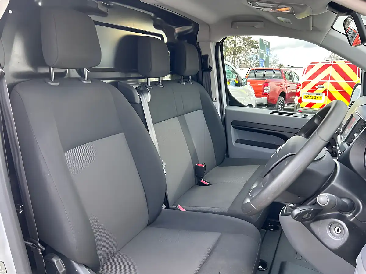 Used 2022 Vauxhall Vivaro Dynamic Panel Van White - Interior and Exterior details 11